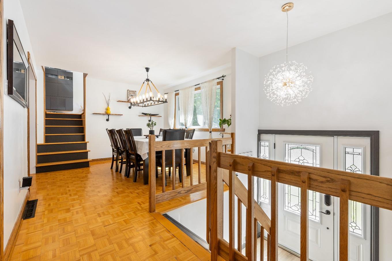 Hall - 3370 Rue De L'Université, Longueuil (Saint-Hubert), QC - Indoor