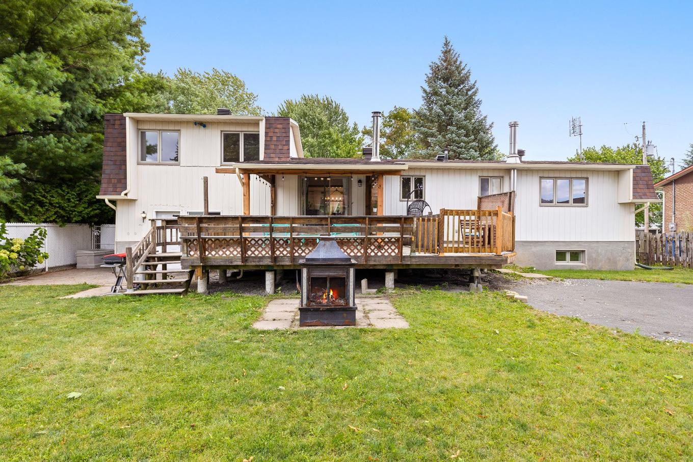 Backyard - 3370 Rue De L'Université, Longueuil (Saint-Hubert), QC - Outdoor With Deck Patio Veranda