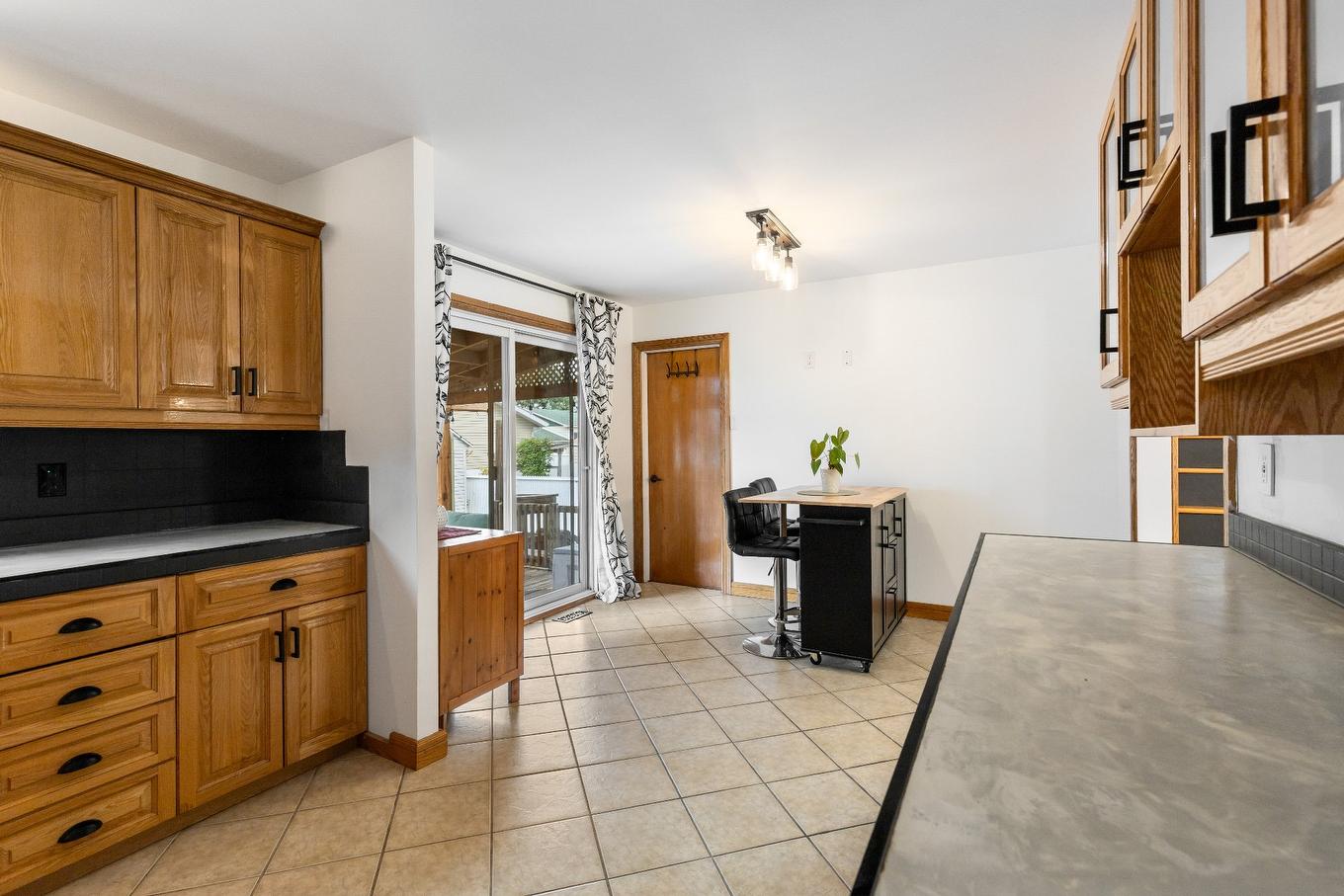 Kitchen - 3370 Rue De L'Université, Longueuil (Saint-Hubert), QC - Indoor Photo Showing Kitchen
