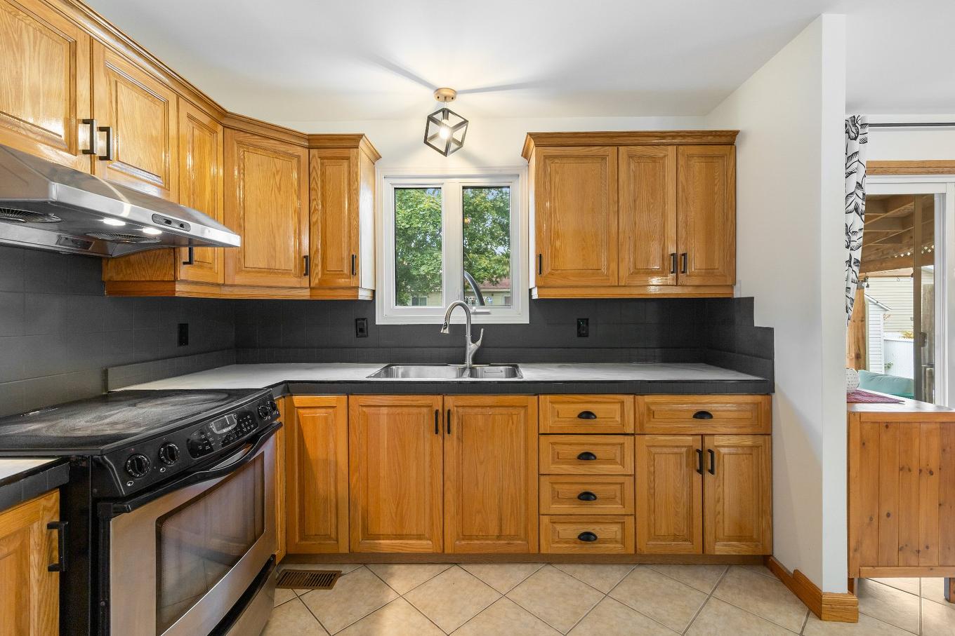 Kitchen - 3370 Rue De L'Université, Longueuil (Saint-Hubert), QC - Indoor Photo Showing Kitchen With Double Sink