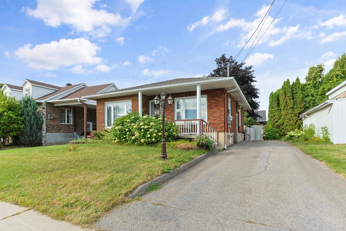 Façade - 217 Rue Maden, Salaberry-De-Valleyfield, QC - Outdoor