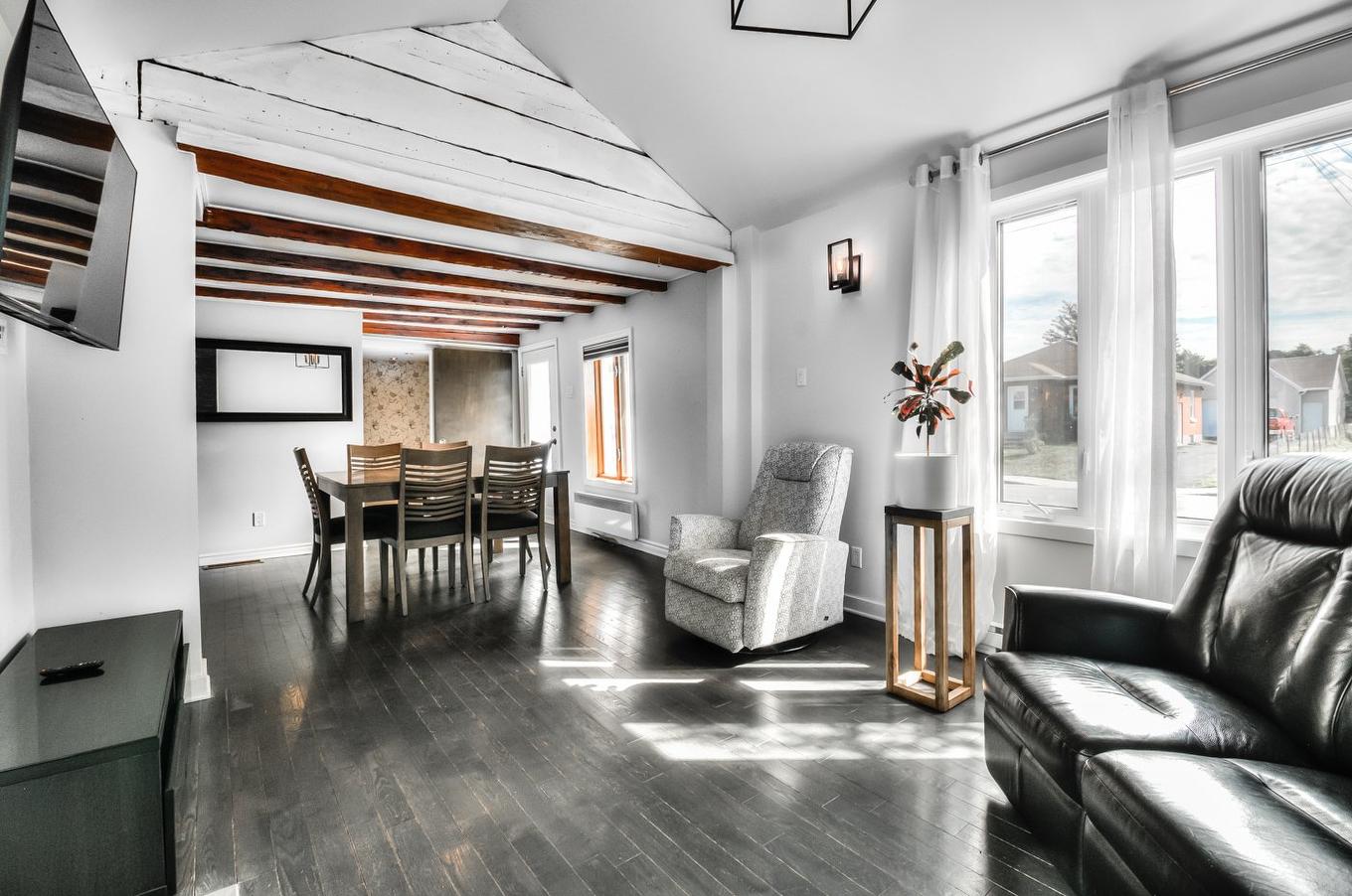 Living room - 128 Rue Mackenzie-King, Saint-Jean-Sur-Richelieu, QC - Indoor Photo Showing Living Room