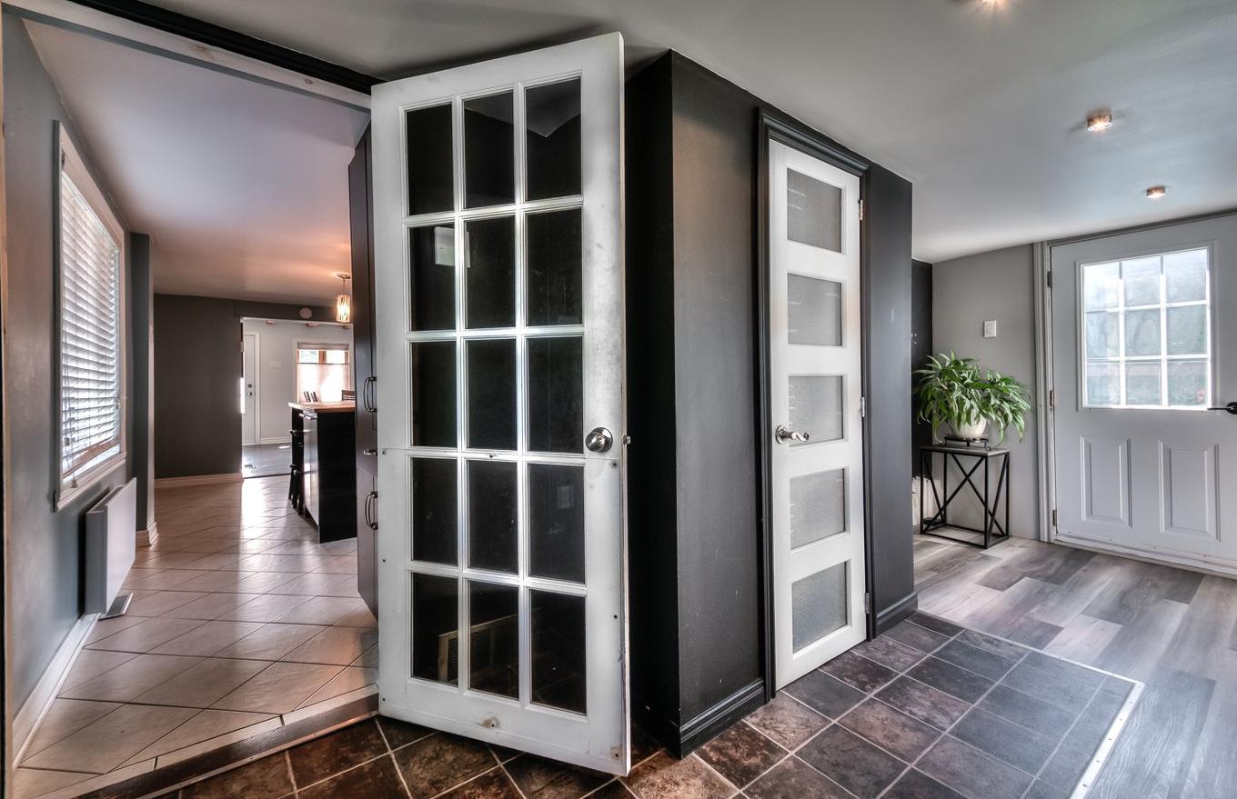 Hall - 128 Rue Mackenzie-King, Saint-Jean-Sur-Richelieu, QC - Indoor Photo Showing Other Room