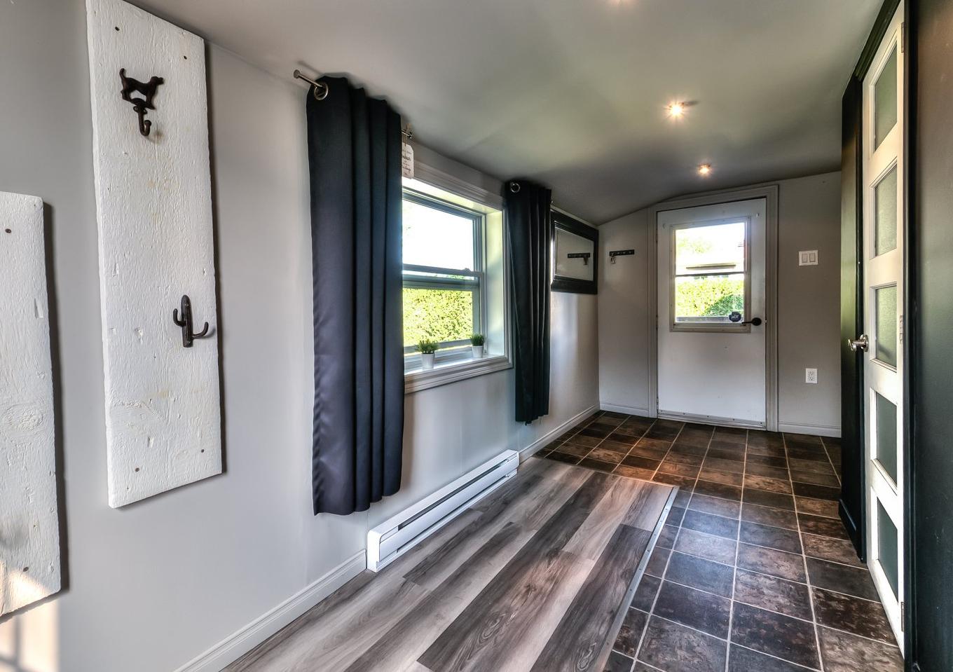 Hall - 128 Rue Mackenzie-King, Saint-Jean-Sur-Richelieu, QC - Indoor Photo Showing Other Room