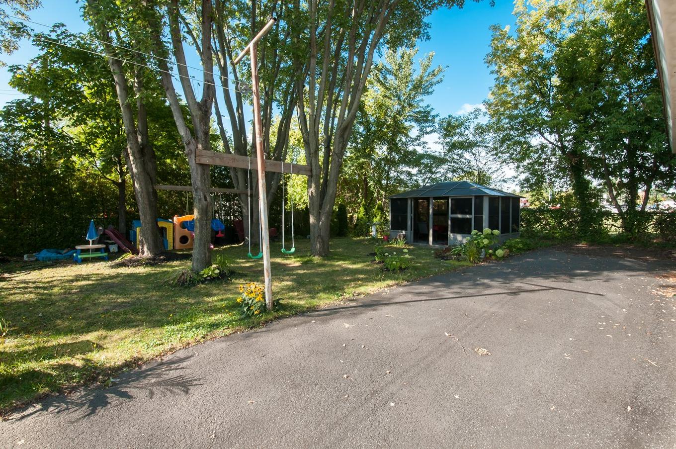 Backyard - 128 Rue Mackenzie-King, Saint-Jean-Sur-Richelieu, QC - Outdoor