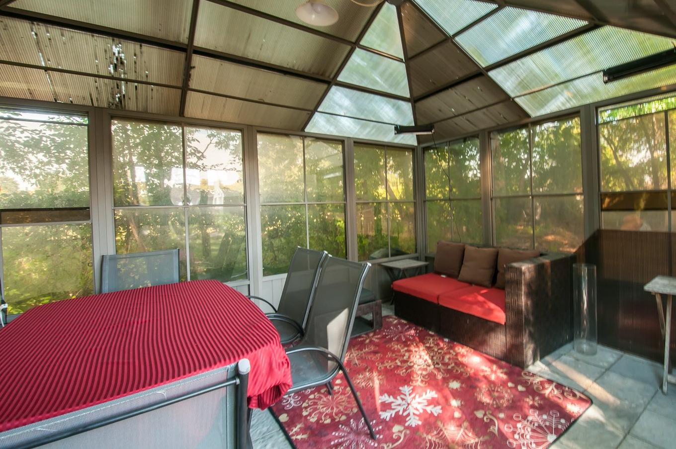 Veranda - 128 Rue Mackenzie-King, Saint-Jean-Sur-Richelieu, QC - Photo Showing Other Room