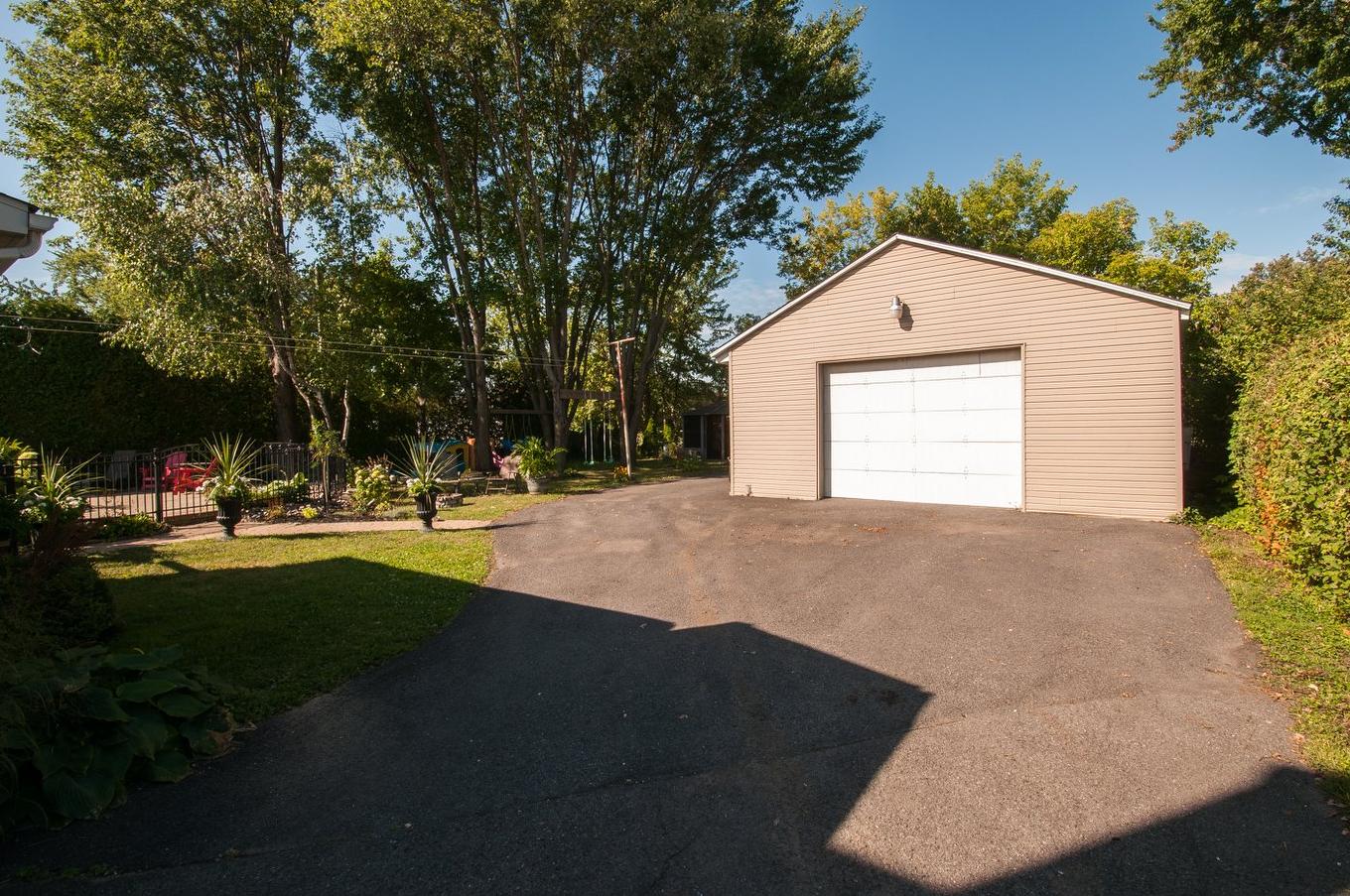 Garage - 128 Rue Mackenzie-King, Saint-Jean-Sur-Richelieu, QC - Outdoor