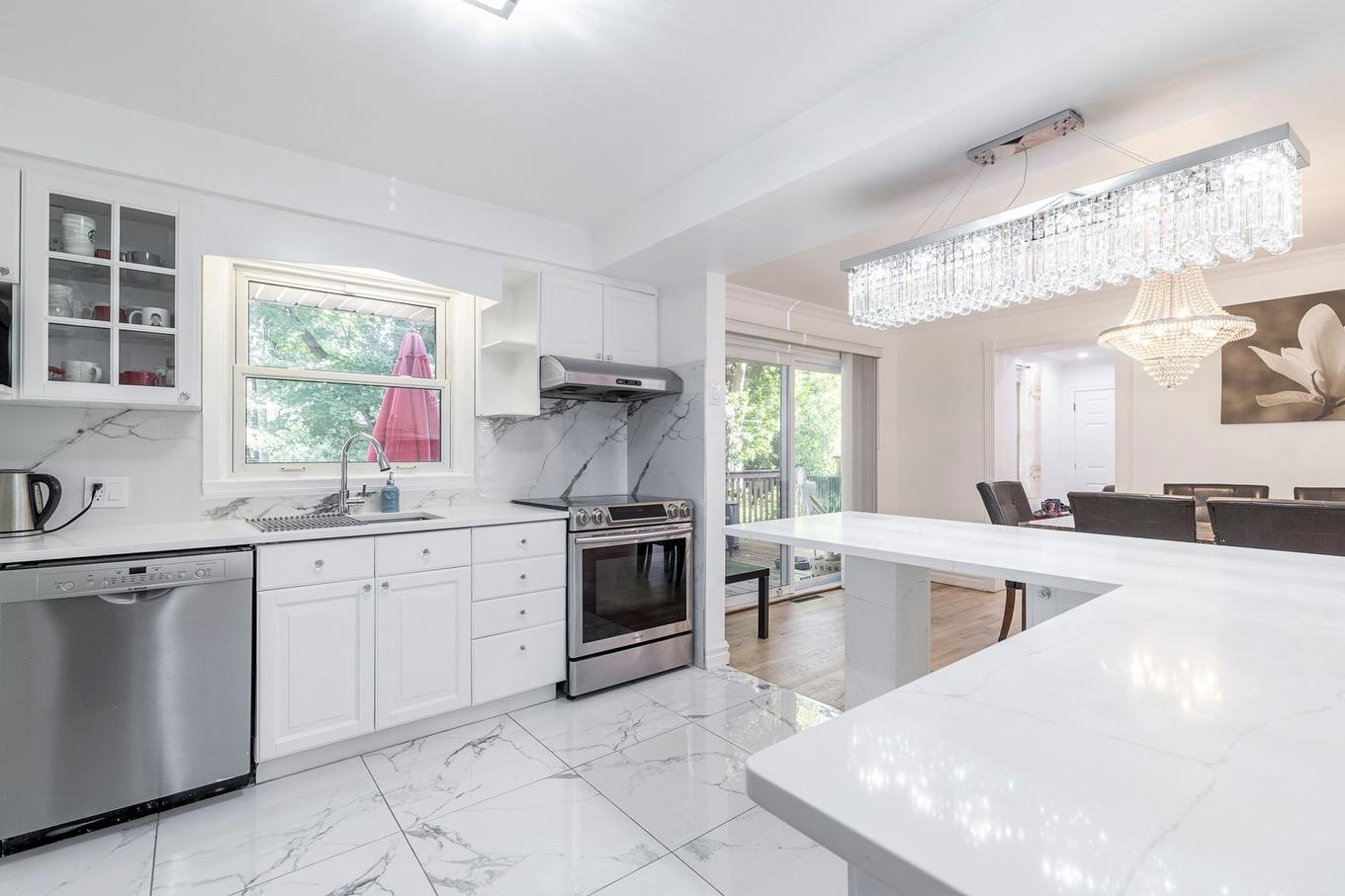 Cuisine - 533 Boul. Beaconsfield, Beaconsfield, QC - Indoor Photo Showing Kitchen