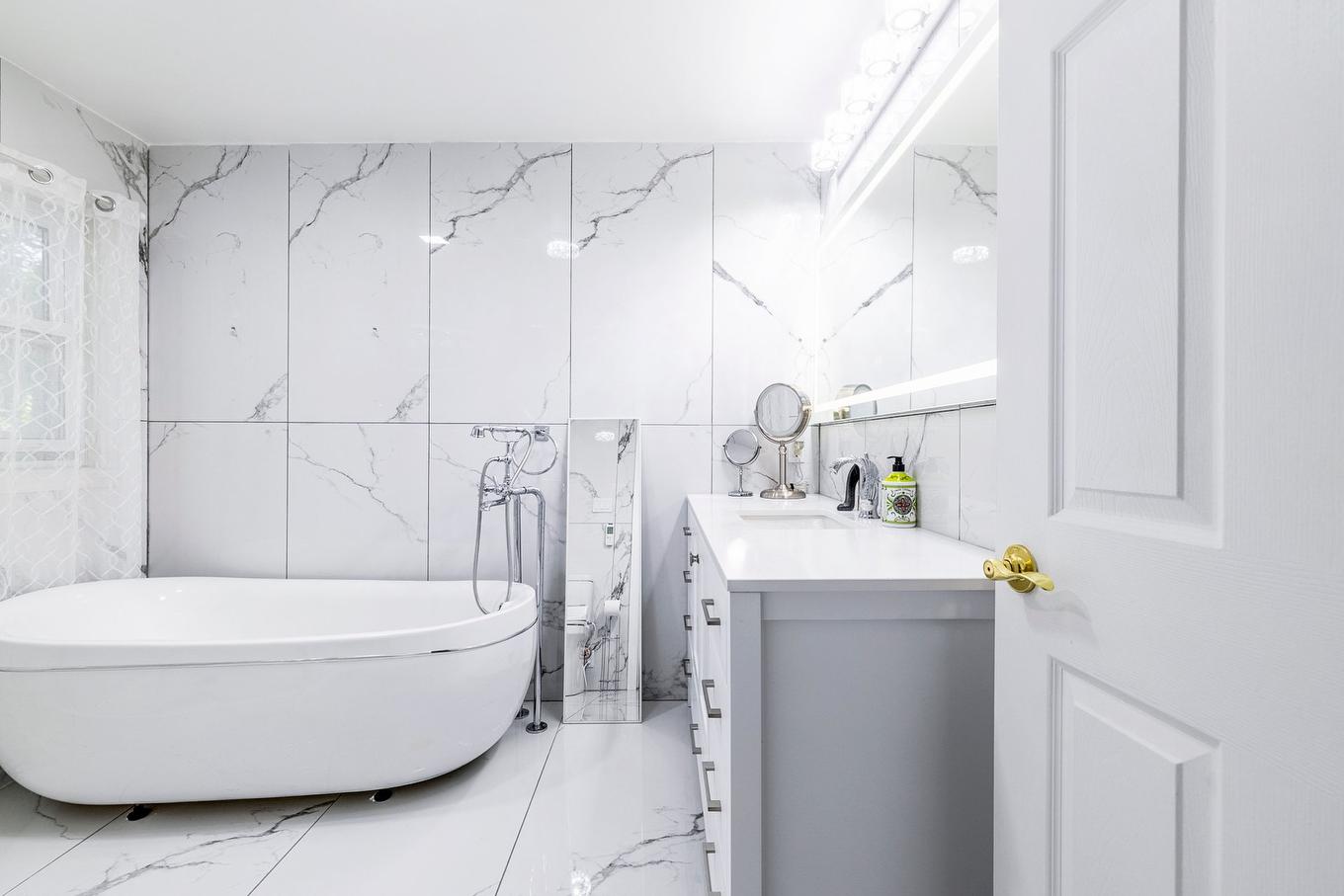 Salle de bains attenante à la CCP - 533 Boul. Beaconsfield, Beaconsfield, QC - Indoor Photo Showing Bathroom