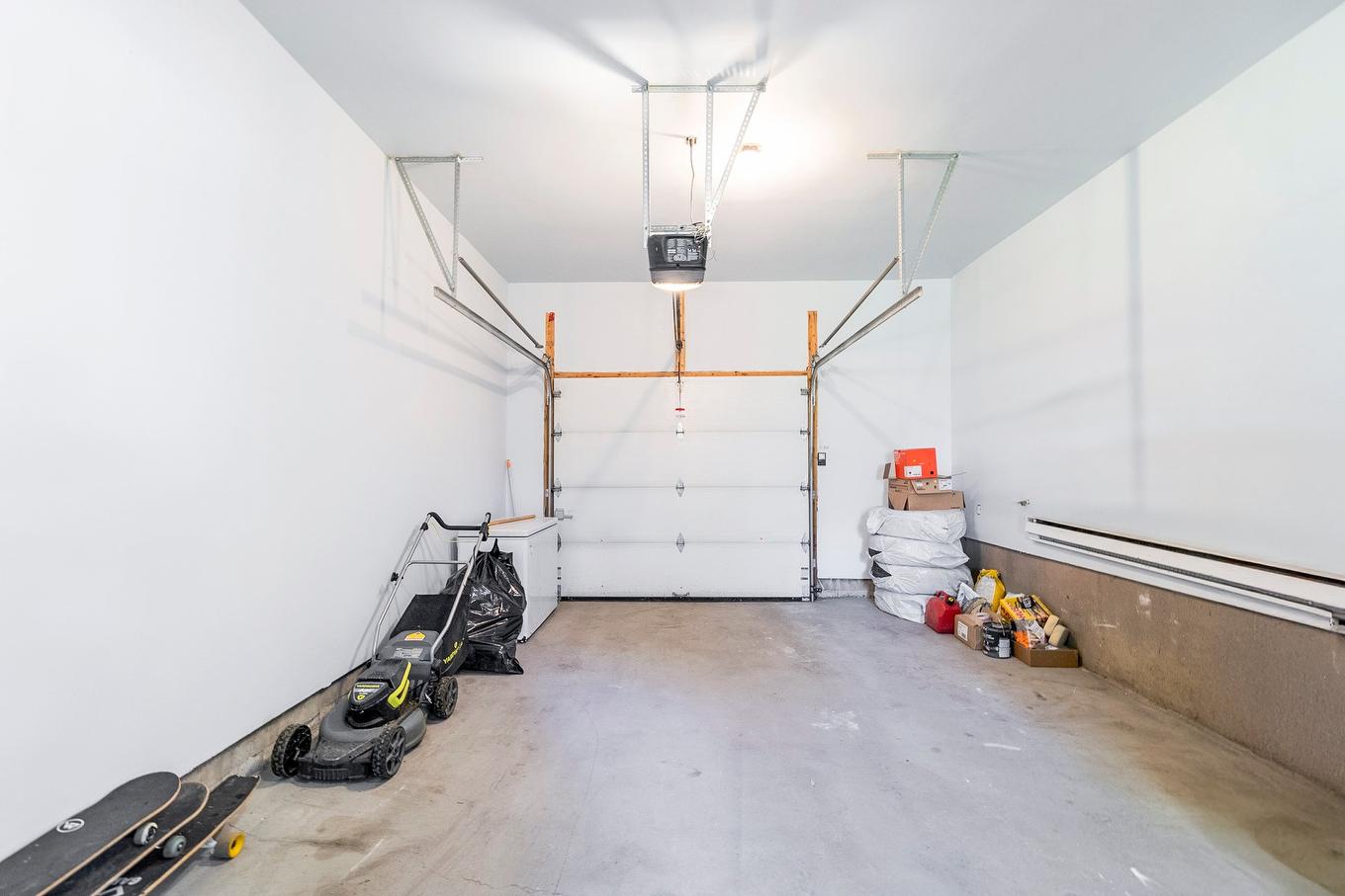 Garage - 533 Boul. Beaconsfield, Beaconsfield, QC - Indoor Photo Showing Garage