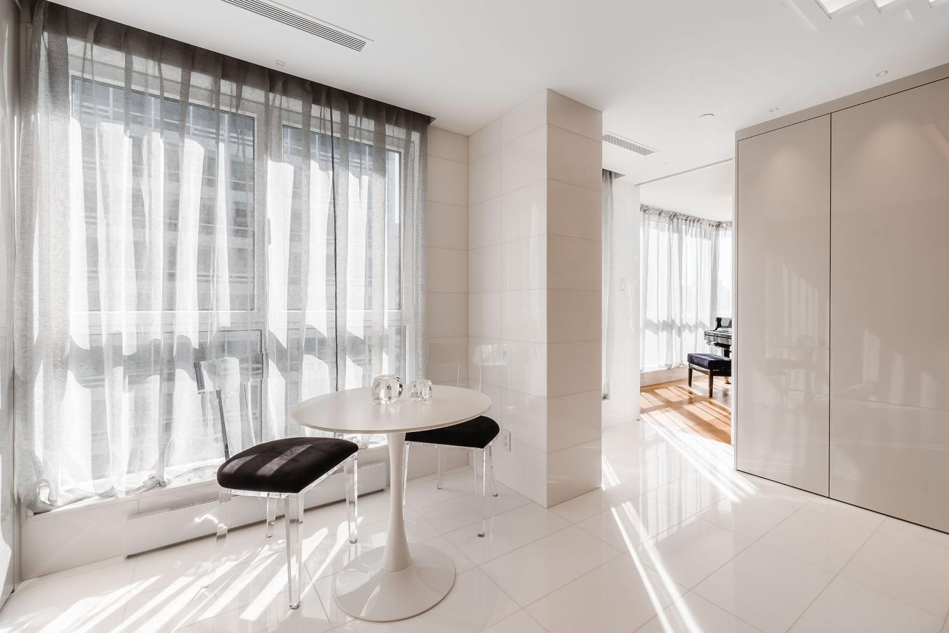 Coin-repas - 15-A-3430 Rue Peel, Montréal (Ville-Marie), QC - Indoor