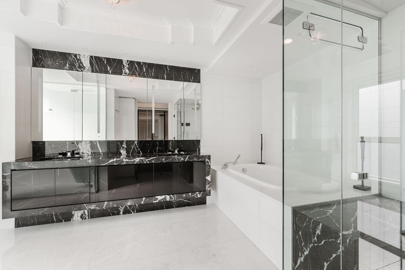 Salle de bains attenante à la CCP - 15-A-3430 Rue Peel, Montréal (Ville-Marie), QC - Indoor Photo Showing Bathroom