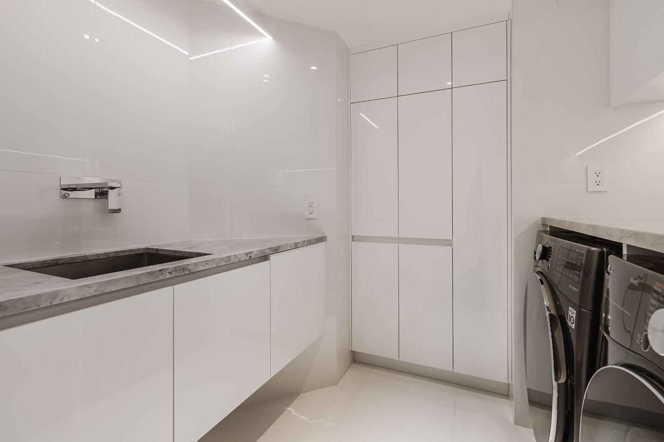 Salle de lavage - 15-A-3430 Rue Peel, Montréal (Ville-Marie), QC - Indoor Photo Showing Laundry Room