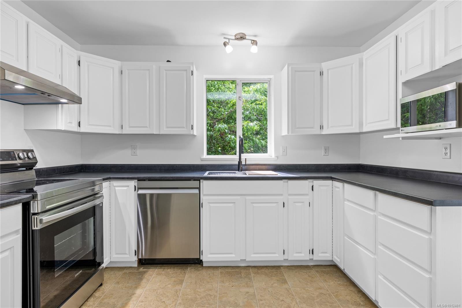 1333 Carmel Pl, Nanoose Bay, BC