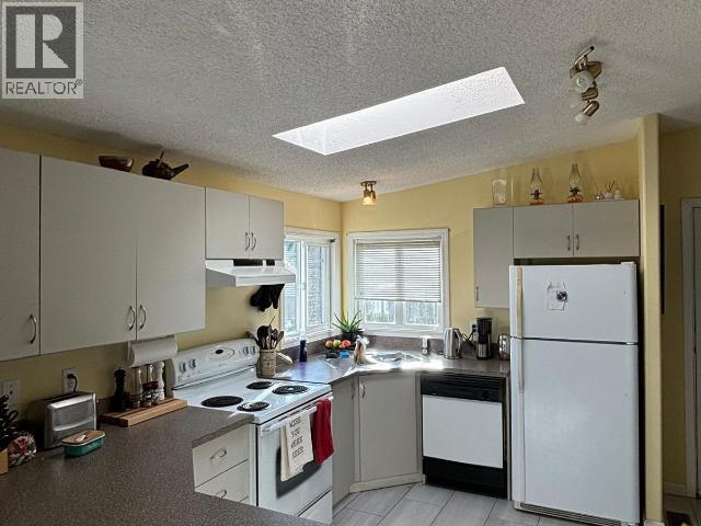 4573 Sanderson Road, Texada Island, BC - Indoor Photo Showing Kitchen With Double Sink