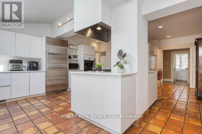 40 Castle Frank Crescent, Toronto, ON - Indoor Photo Showing Kitchen