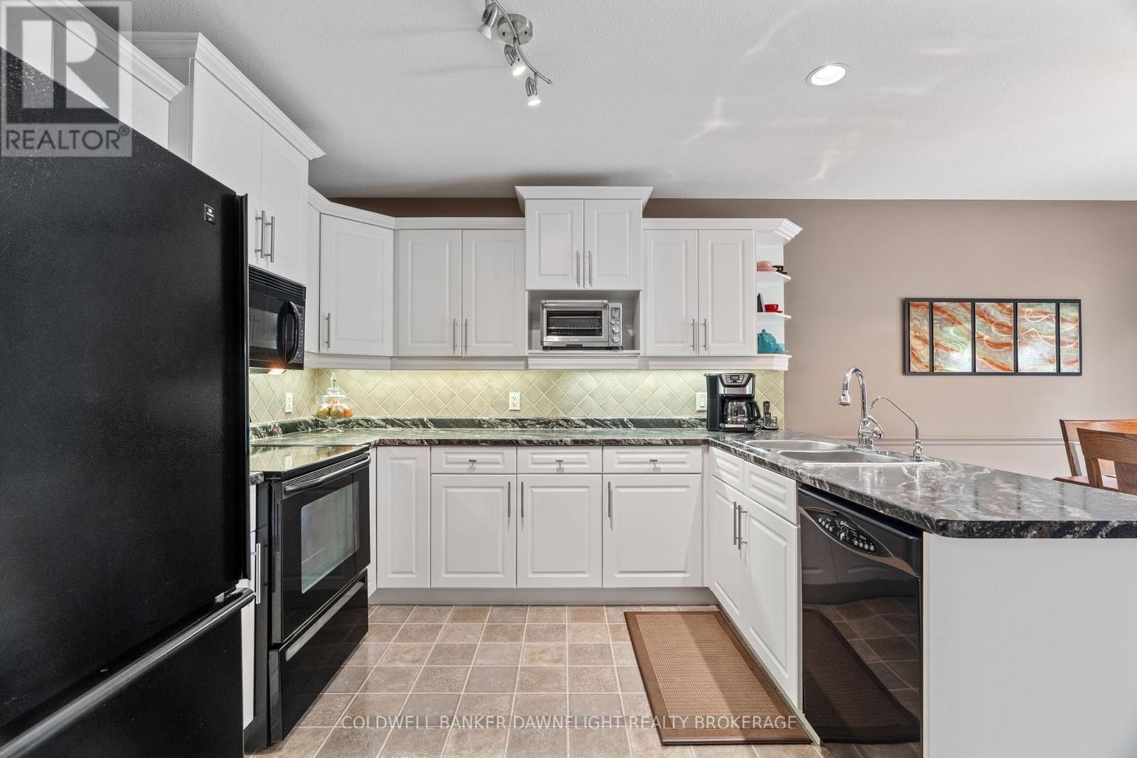 6 Shadow Lane, South Huron (Exeter), ON - Indoor Photo Showing Kitchen With Double Sink With Upgraded Kitchen