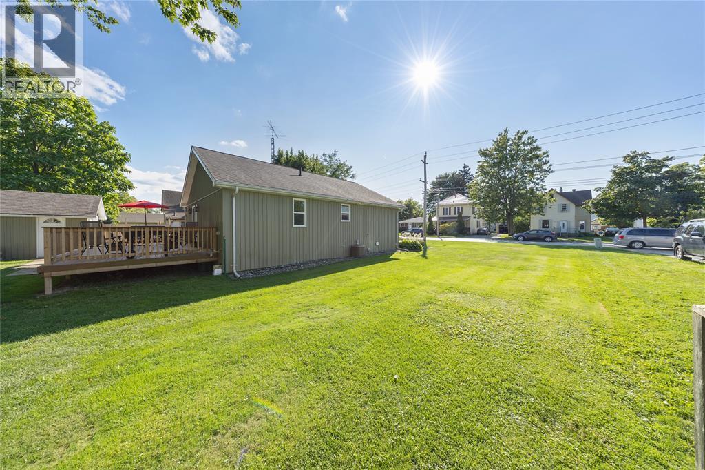 452 Maude Street, Petrolia, ON - Outdoor