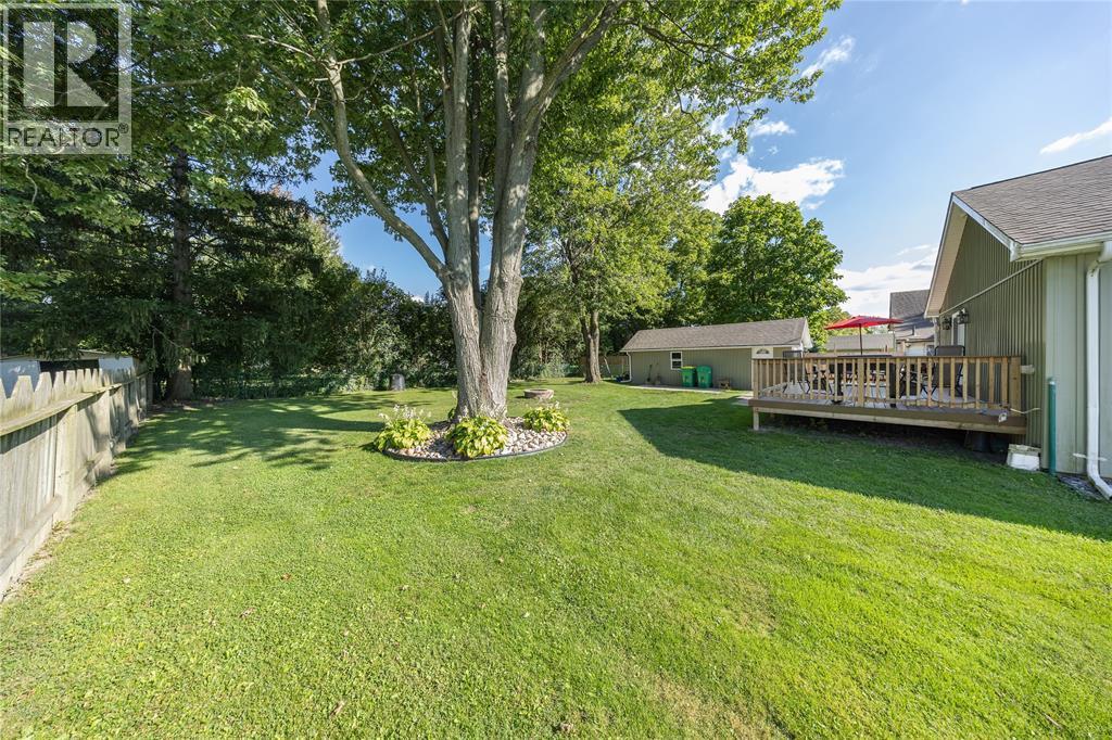 452 Maude Street, Petrolia, ON - Outdoor