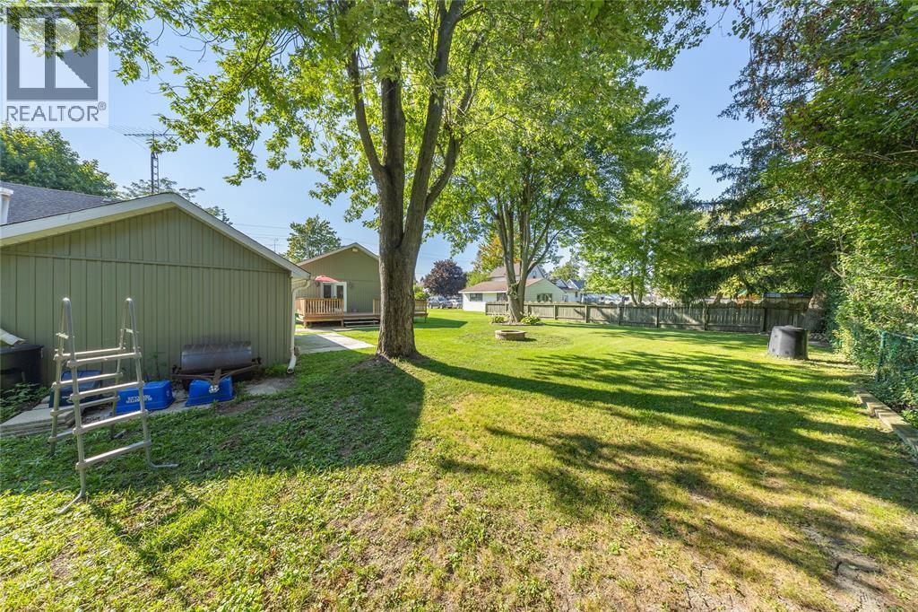 452 Maude Street, Petrolia, ON - Outdoor