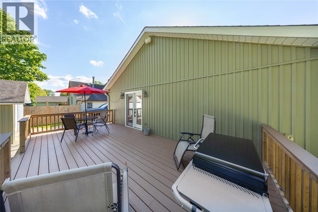 452 Maude Street, Petrolia, ON - Outdoor With Deck Patio Veranda With Exterior