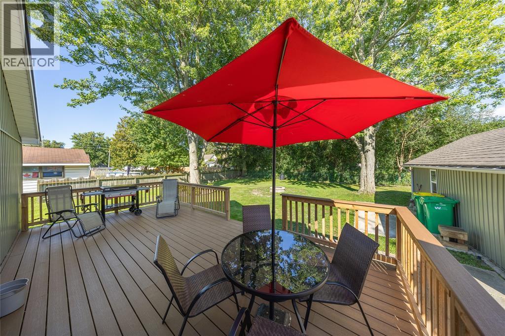 452 Maude Street, Petrolia, ON - Outdoor With Deck Patio Veranda With Exterior