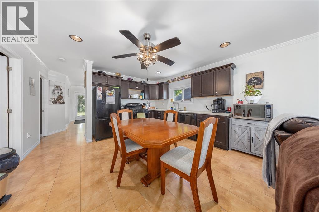 452 Maude Street, Petrolia, ON - Indoor Photo Showing Dining Room