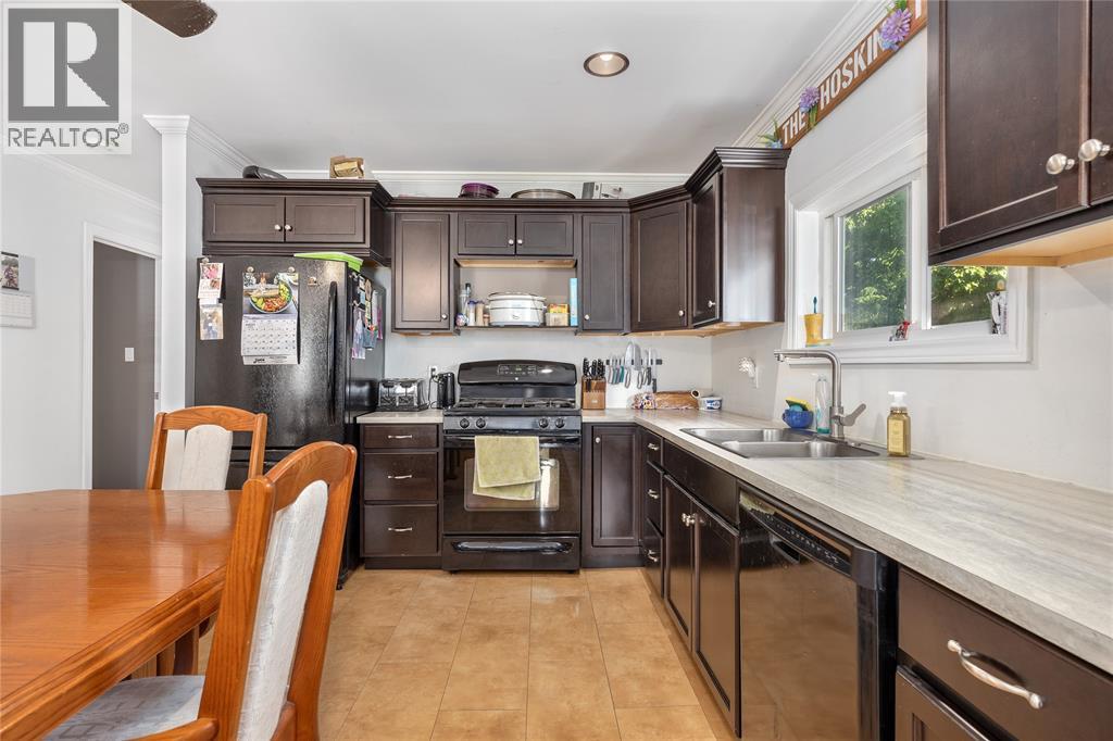 452 Maude Street, Petrolia, ON - Indoor