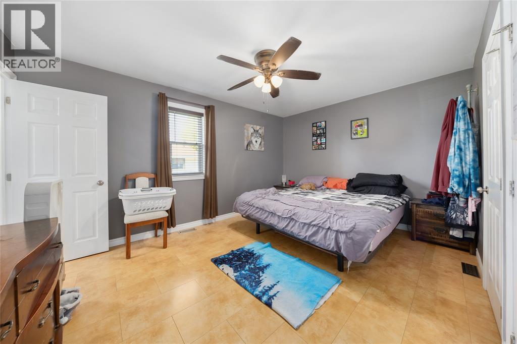 452 Maude Street, Petrolia, ON - Indoor Photo Showing Bedroom