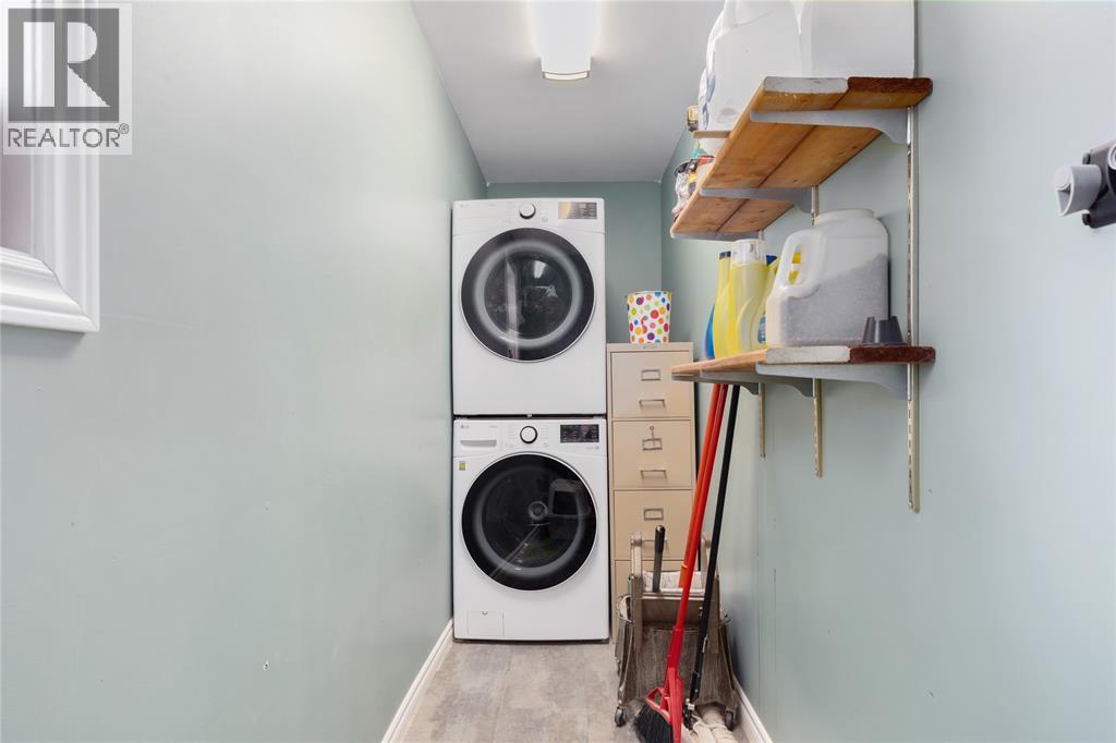 452 Maude Street, Petrolia, ON - Indoor Photo Showing Laundry Room