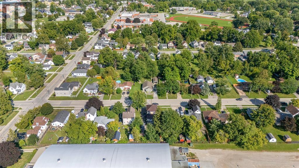 452 Maude Street, Petrolia, ON - Outdoor With View