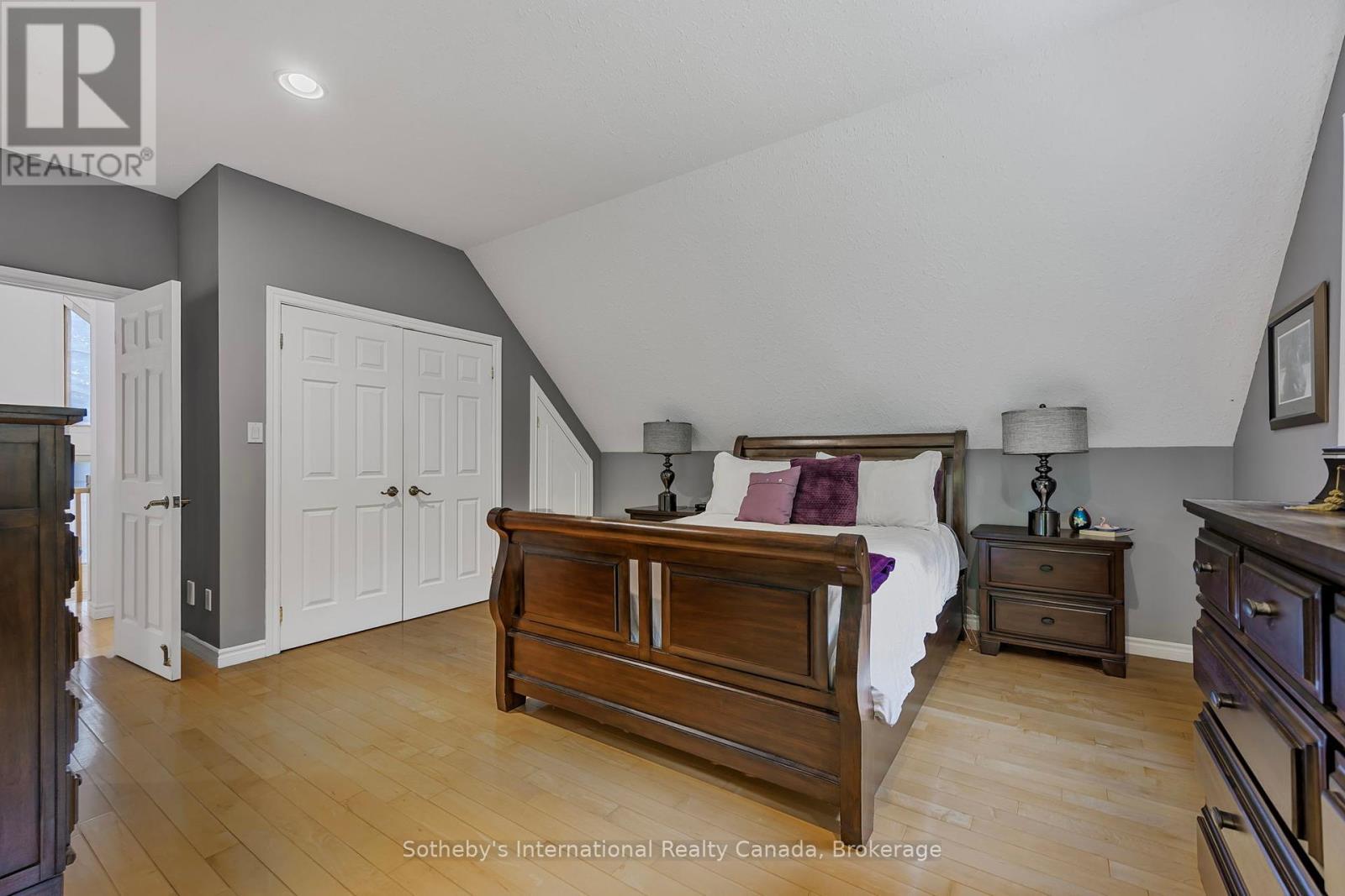 28 Big Tree Circle, Mulmur, ON - Indoor Photo Showing Bedroom