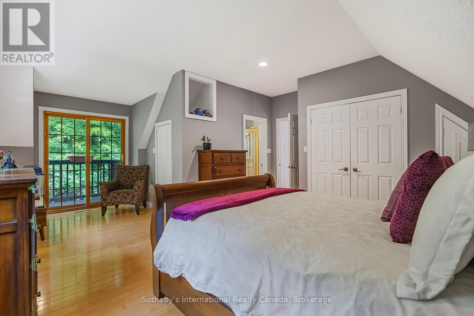 28 Big Tree Circle, Mulmur, ON - Indoor Photo Showing Bedroom