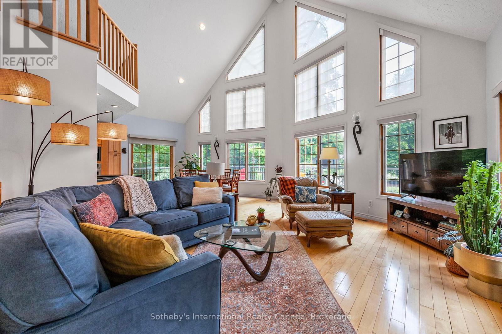28 Big Tree Circle, Mulmur, ON - Indoor Photo Showing Living Room