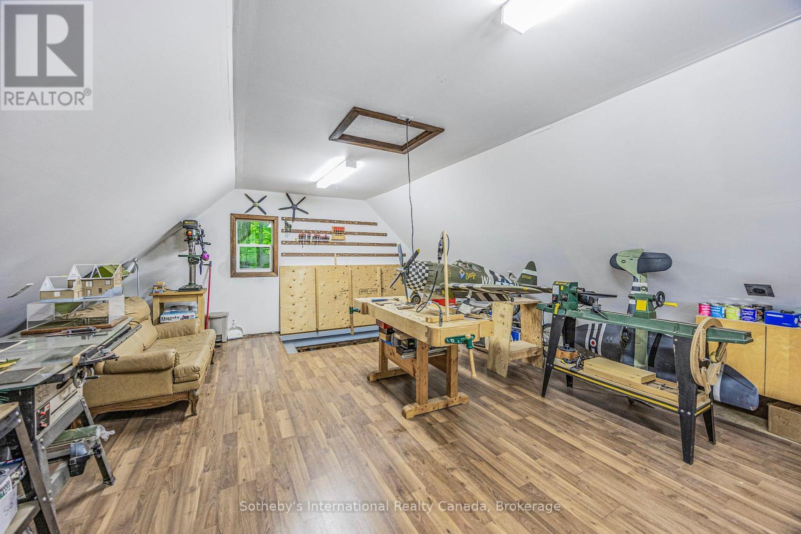 28 Big Tree Circle, Mulmur, ON - Indoor Photo Showing Other Room