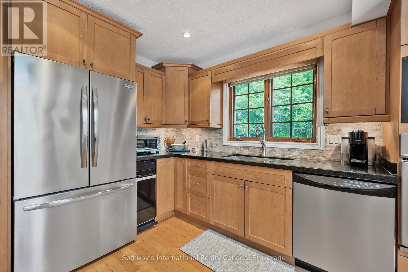 28 Big Tree Circle, Mulmur, ON - Indoor Photo Showing Kitchen