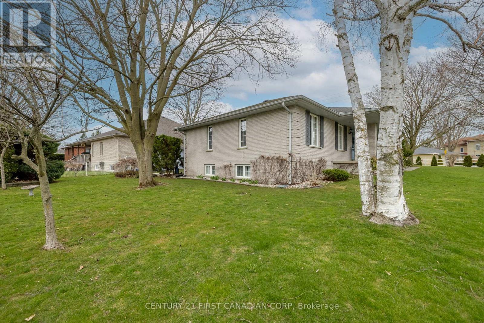 196 Hull Road, Strathroy-Caradoc (Ne), ON - Outdoor