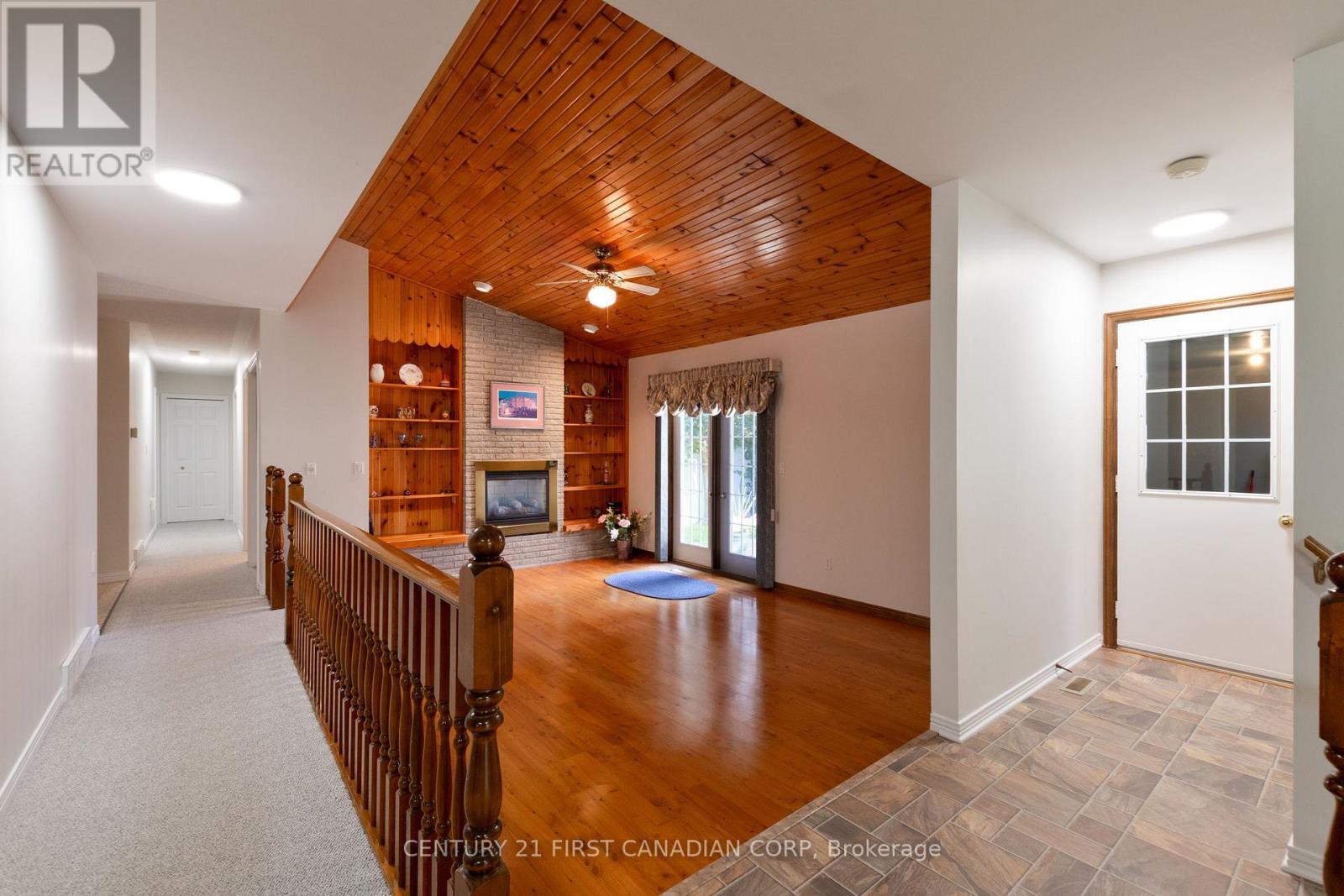 196 Hull Road, Strathroy-Caradoc (Ne), ON - Indoor Photo Showing Other Room With Fireplace