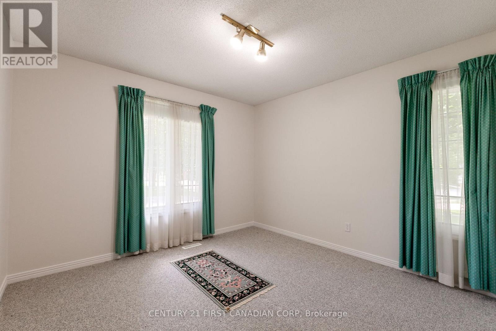 196 Hull Road, Strathroy-Caradoc (Ne), ON - Indoor Photo Showing Other Room