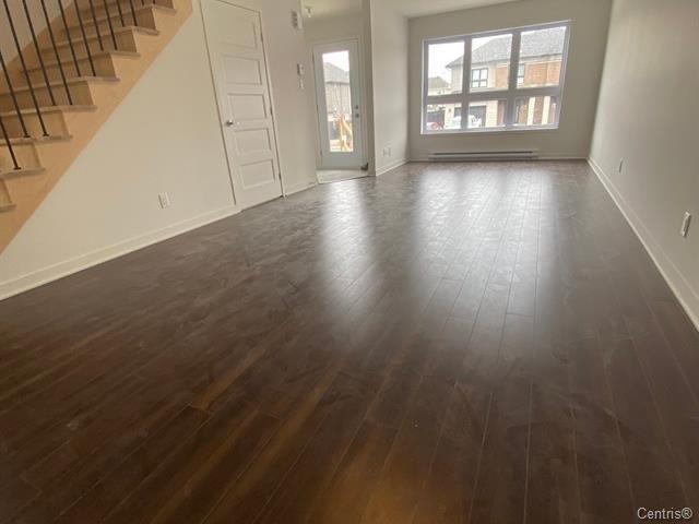 Salon - 1346 Rue Custine, Saint-Jérôme, QC