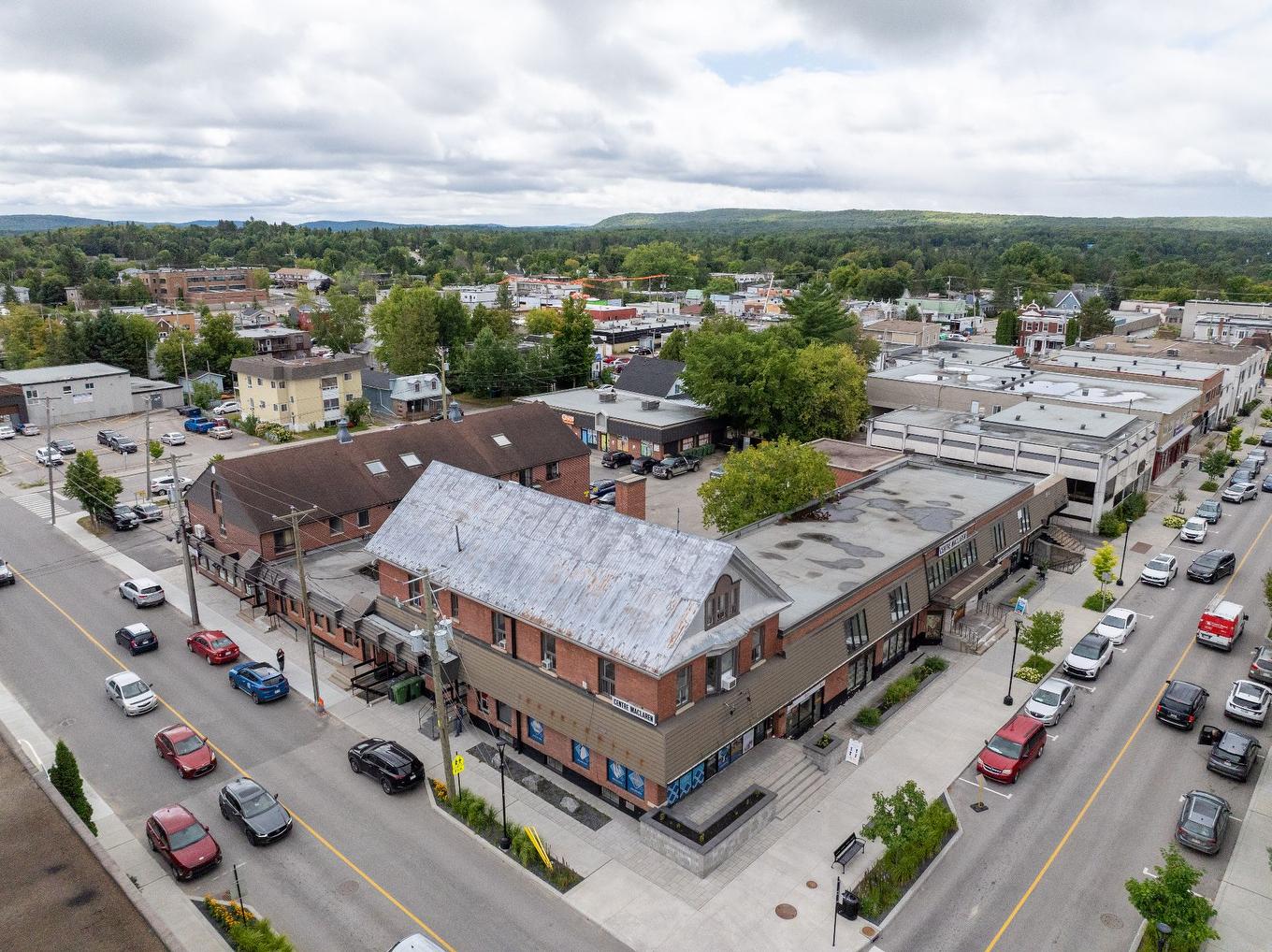Photo aérienne - 532 - 536 Rue De La Madone, Mont-Laurier, QC - Outdoor With View