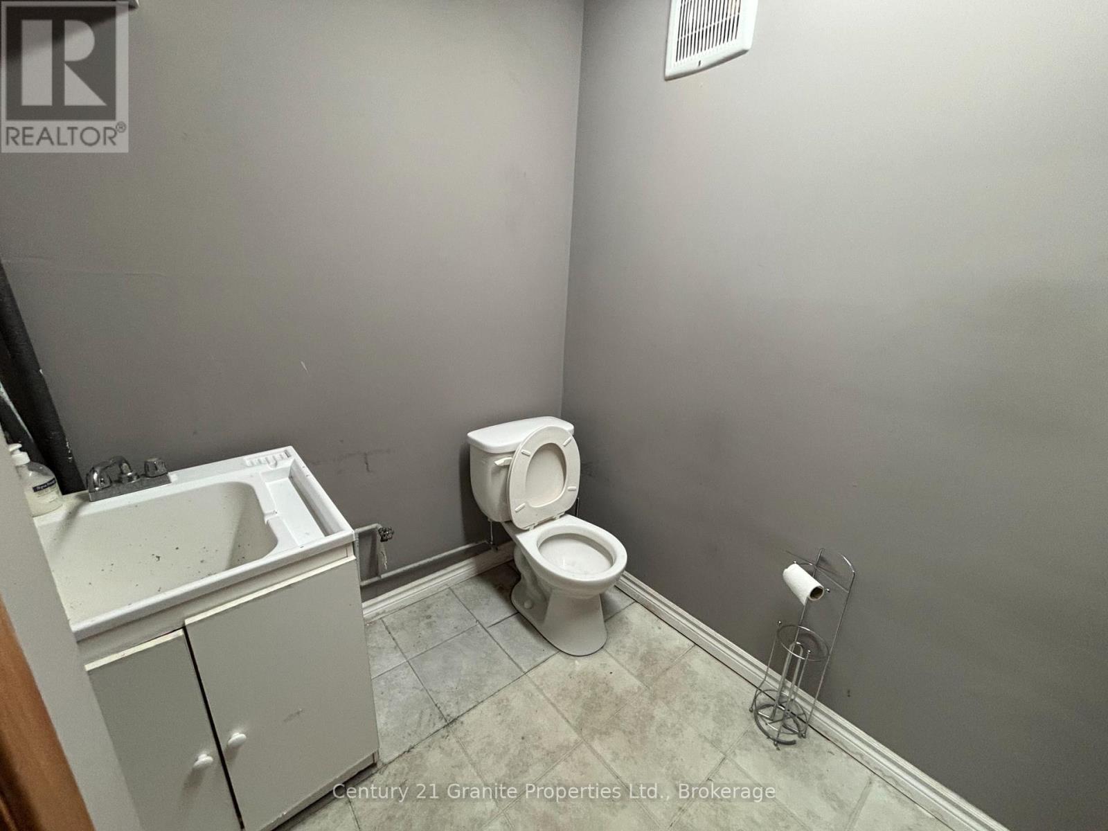 18 John Street, Huntsville (Chaffey), ON