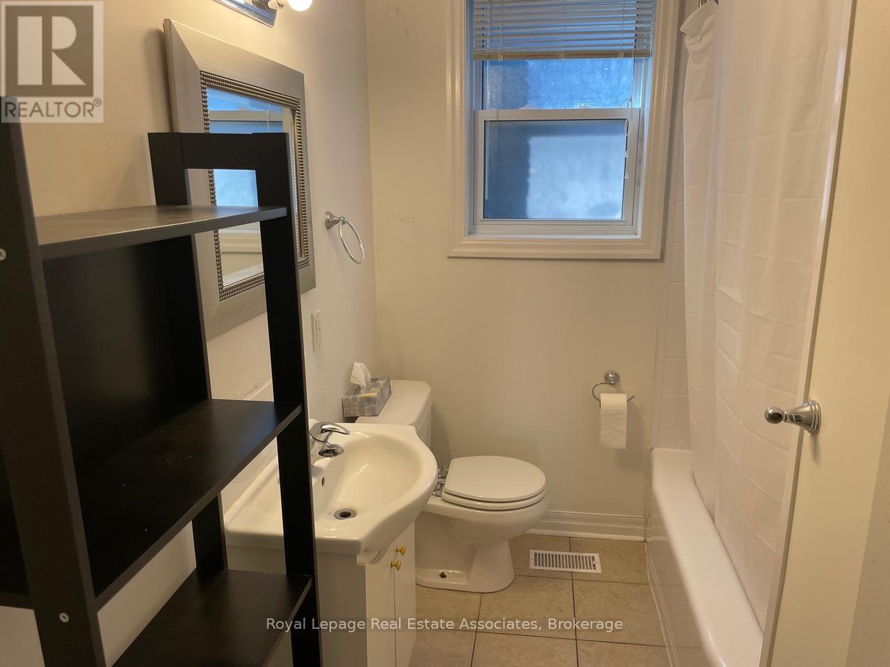 43 Broadview Avenue, Mississauga, ON - Indoor Photo Showing Bathroom