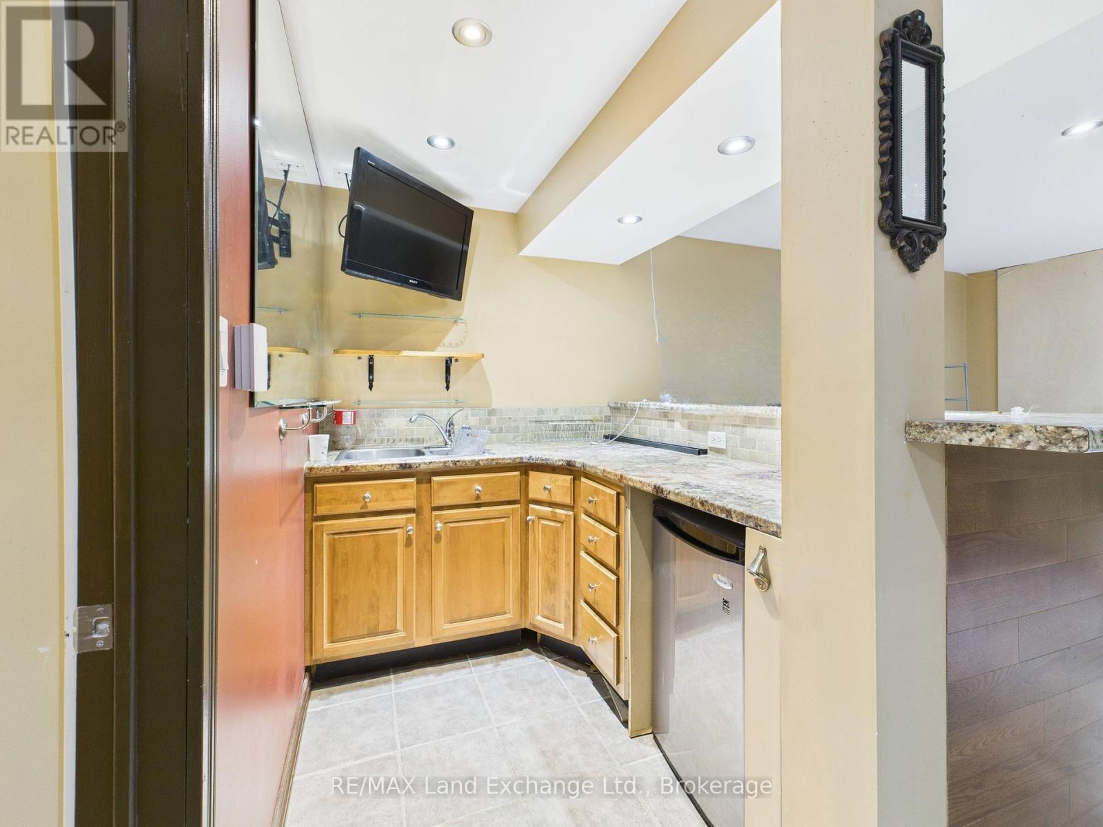 27 - 850 Walsh Street, Kincardine, ON - Indoor Photo Showing Kitchen