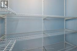 Walk in pantry -