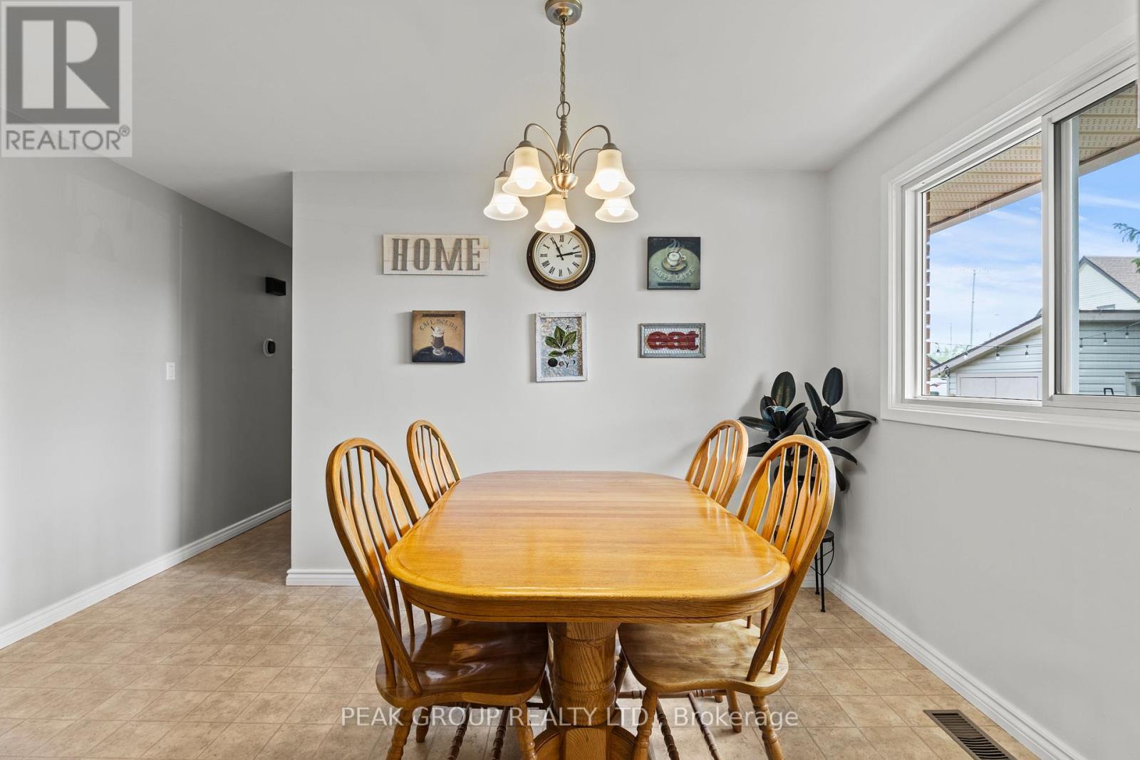 dining room - 47 David Street, Welland (Lincoln/Crowland), ON - Indoor Photo Showing Dining Room