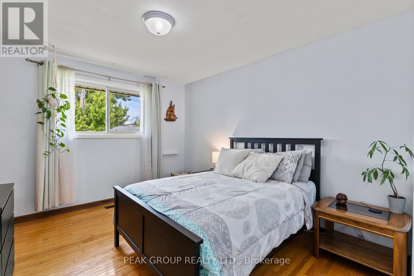 Main floor bedroom - 47 David Street, Welland (Lincoln/Crowland), ON - Indoor Photo Showing Bedroom
