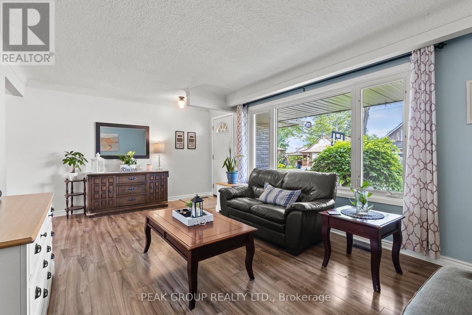 Main floor living room - 47 David Street, Welland (Lincoln/Crowland), ON - Indoor Photo Showing Living Room