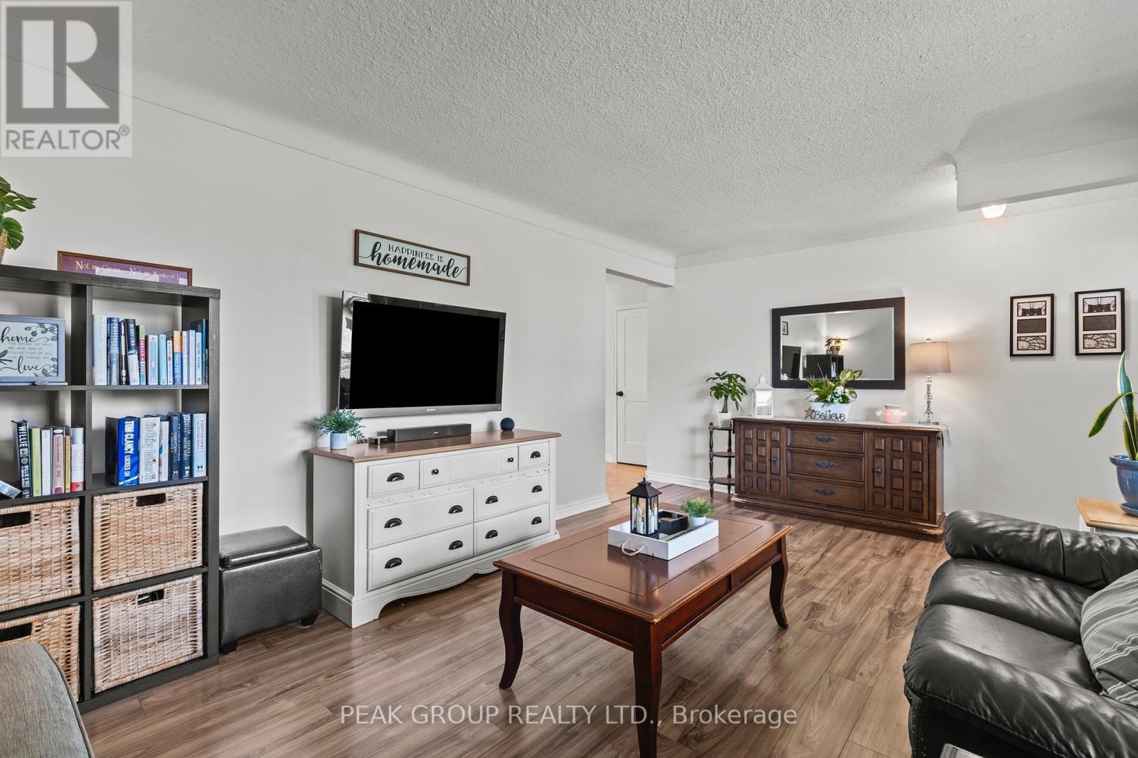 Main floor living room - 47 David Street, Welland (Lincoln/Crowland), ON - Indoor Photo Showing Living Room
