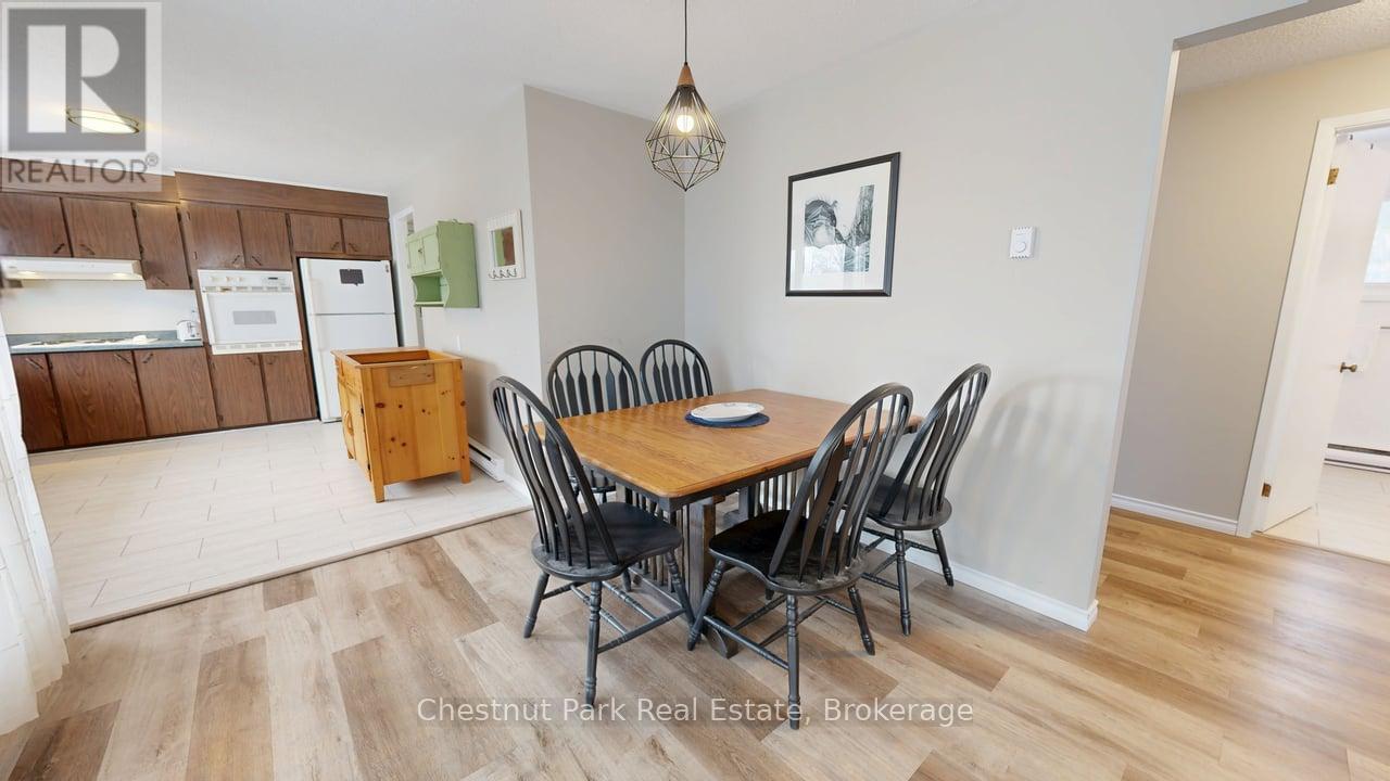 381 High Street, Georgian Bay (Freeman), ON - Indoor Photo Showing Dining Room
